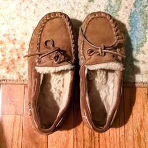 LL Bean Wicked Good Slippers Moccasin Women's Size 7 Shearling Lined - Tan/Brown